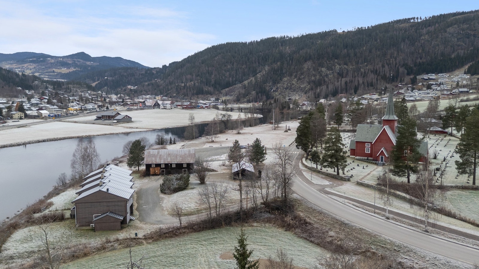 Det vil være nødvendig å inngå en intensjonsavtale mellom kommunen og kjøper som sikrer at tomten blir utviklet innen 3 år etter kjøpsdato.
Ser mer informasjon under "Forutsetninger ved salg" i salgsoppgaven. Galleribilde