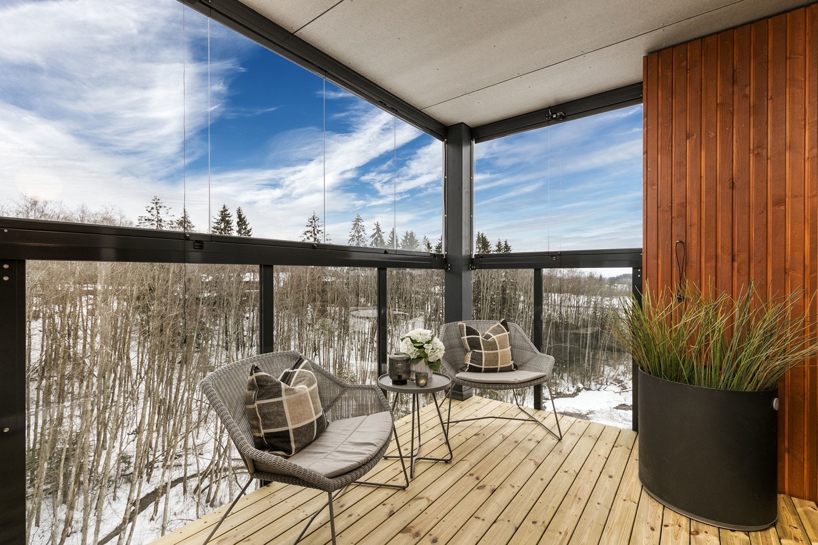 Flott utsyn mot skogen fra leiligheten. Bilde fra M504 Galleribilde