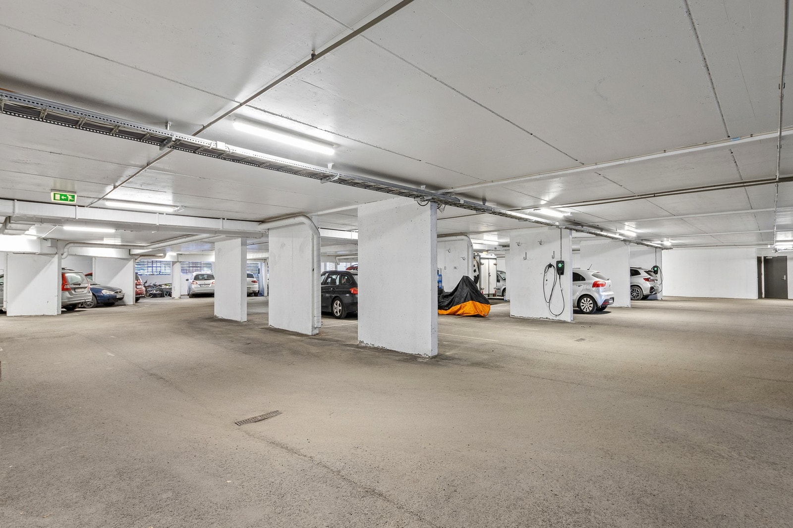 Egen parkeringsplass i parkeringskjeller Galleribilde