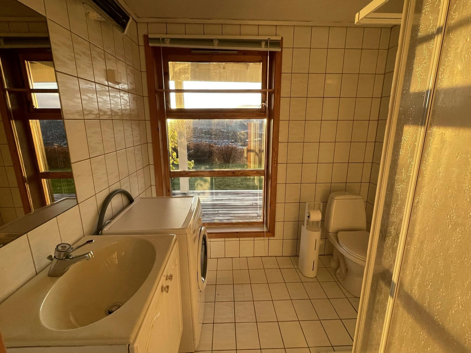 Bad med vaskemaskin Galleribilde