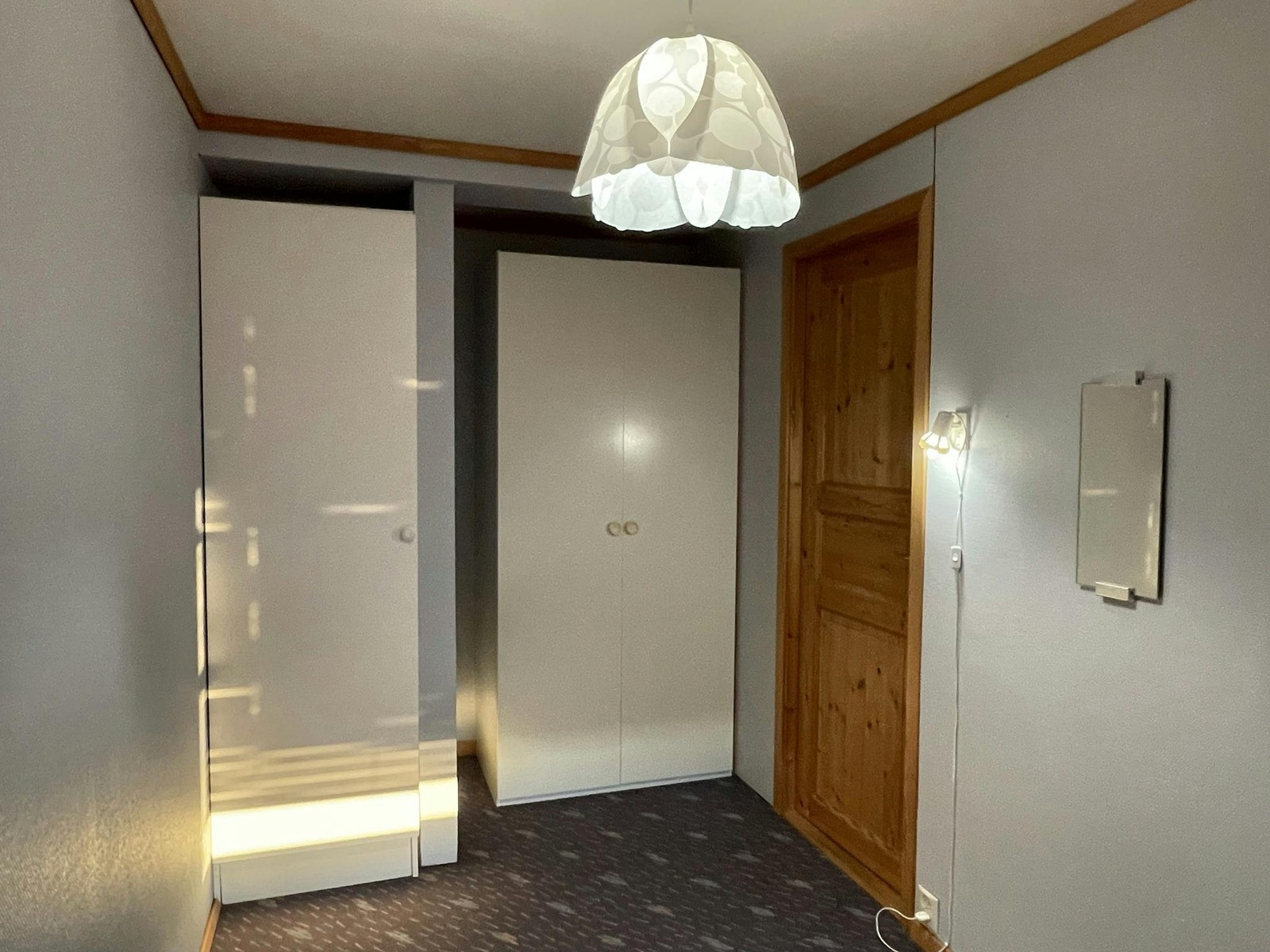 Soverom med garderobeløsning Galleribilde