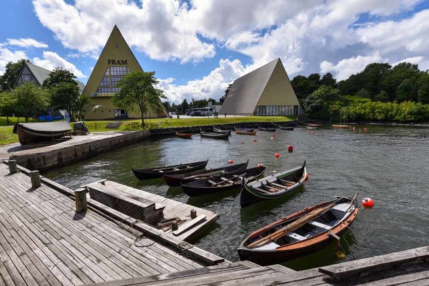 Fredriksborgveien 22C har ettertraktet beliggenhet på eksklusive Bygdøy. Her bor du omgitt av naturskjønne omgivelser, historiske bygninger og noen av hovedstadens flotteste rekreasjonsområder, samtidig som du har kort vei til sentrum. Galleribilde