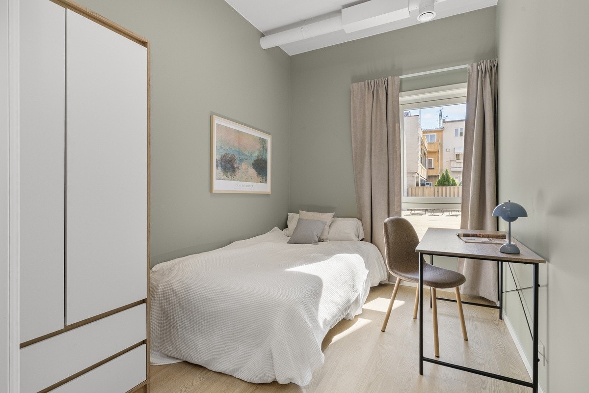 Soverom 10 m2 med utsikt til terrassen! Galleribilde