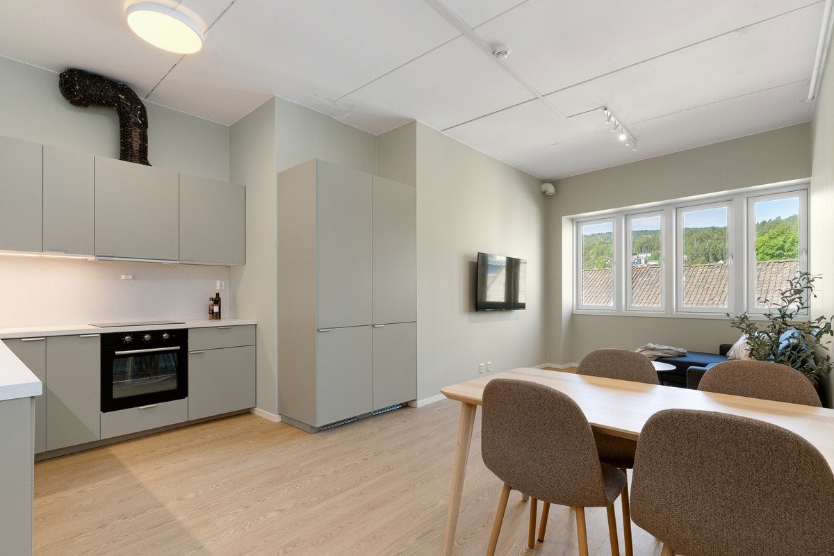 Stor åpen stue/kjøkken løsning med 3 meter takhøyde Galleribilde