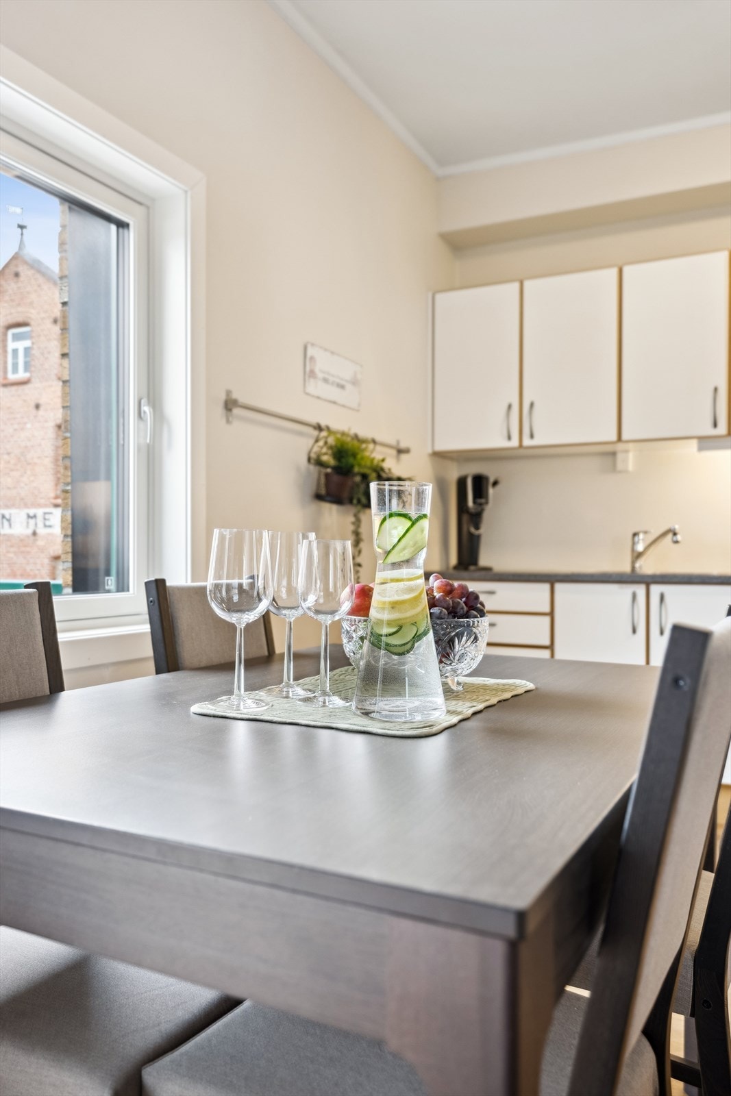 Fin plass for en spisegruppe på kjøkkenet. Galleribilde