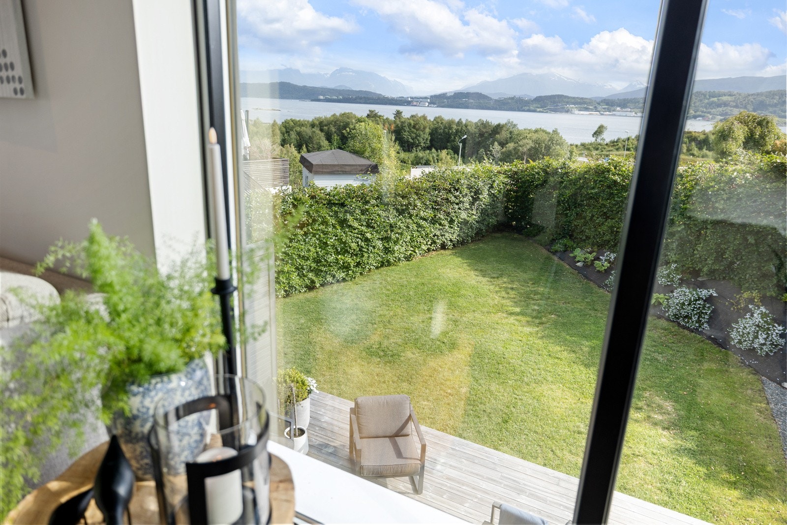 Her har man også fint utsyn over egen hage. Galleribilde