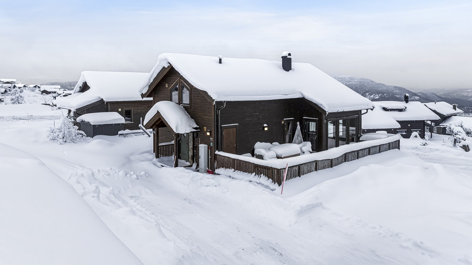 Nyere og moderne. Lettholdt og innbydende hytte med 4 soverom Galleribilde