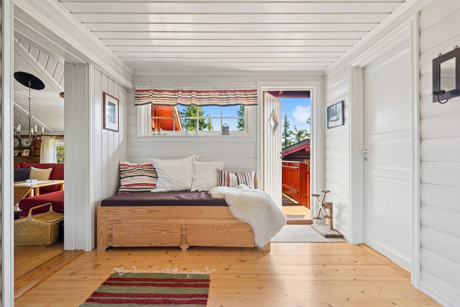 Gangen er av god størrelse og gir deg gode oppbevaringsmuligheter for både yttertøy og sko. Galleribilde