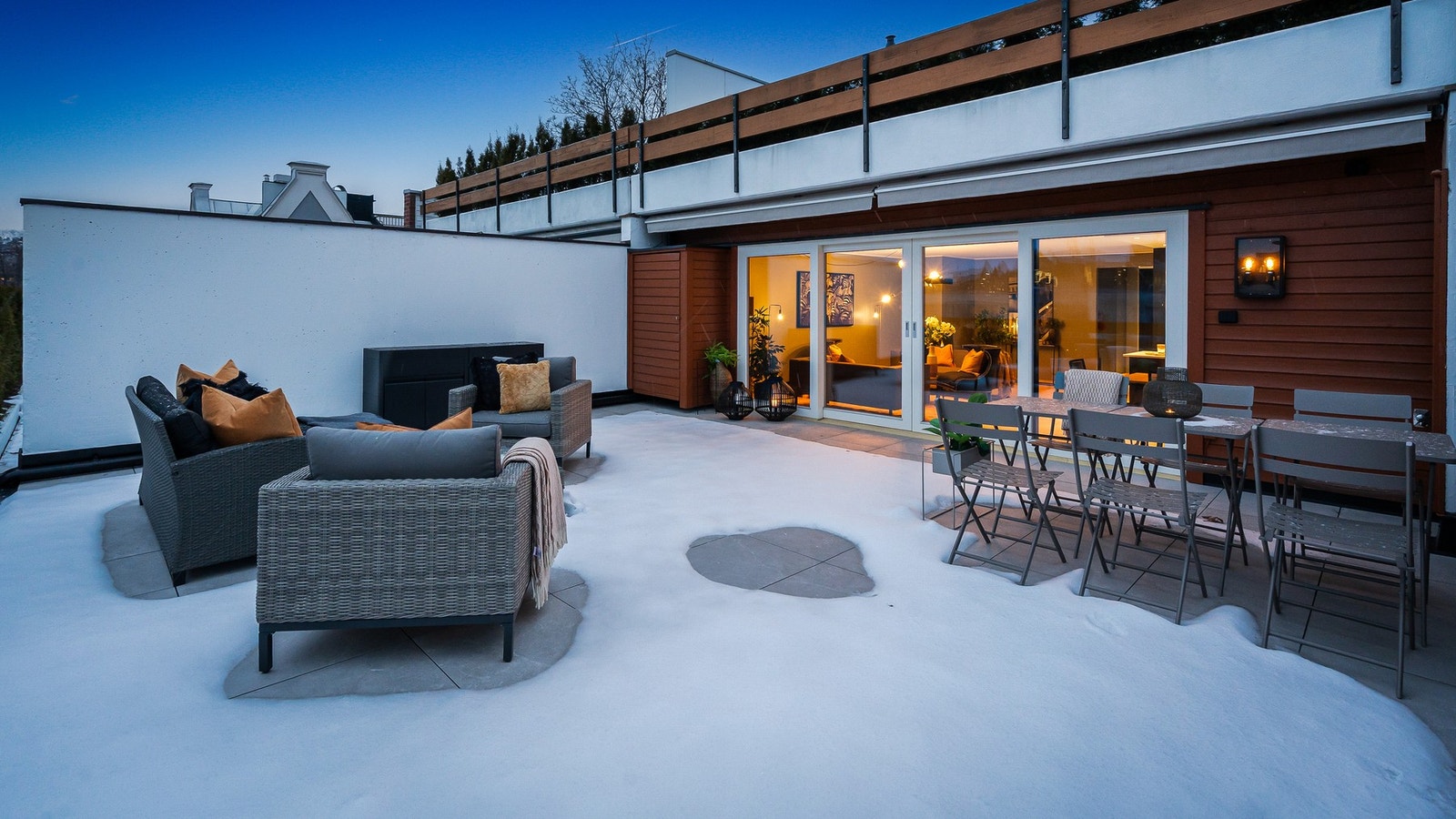 Med ca. 43 kvm å boltre seg på kan man innrede i mange soner og få plass til både storfamilien og mange gjester. Galleribilde