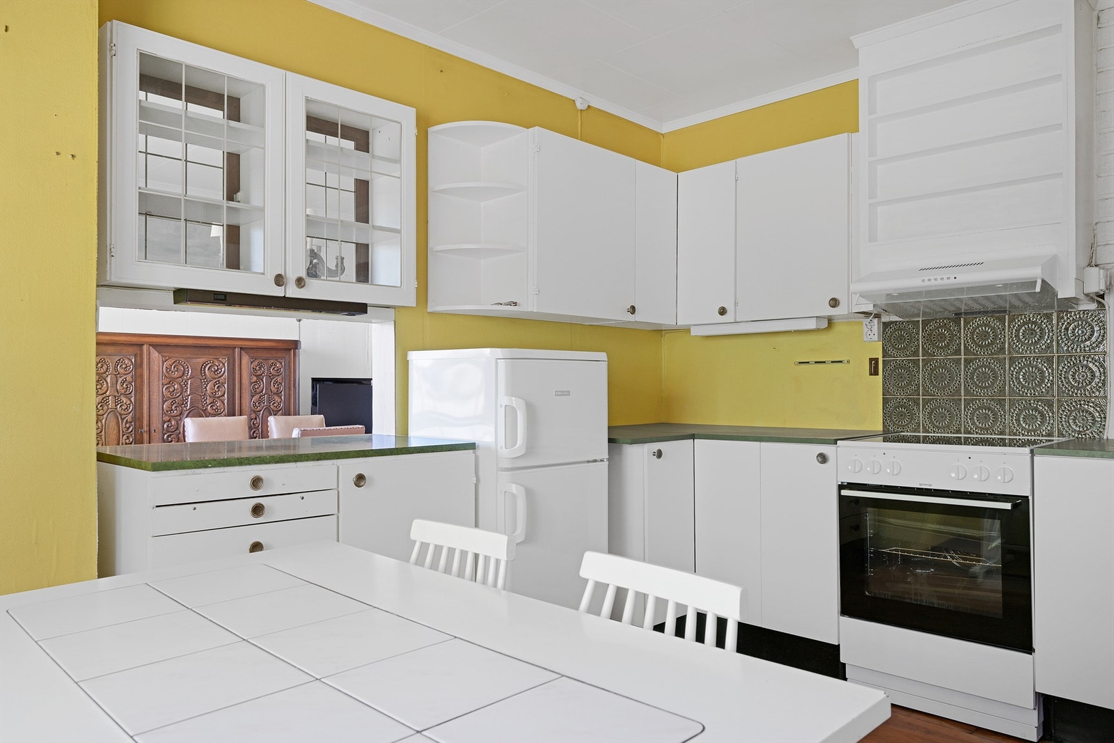 På kjøkkenet er det også god plass til et kjøkkenbord Galleribilde