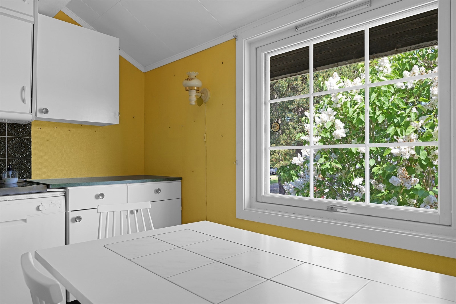 Boligen har 2 kjøkken, dette er kjøkkenet mot øst Galleribilde