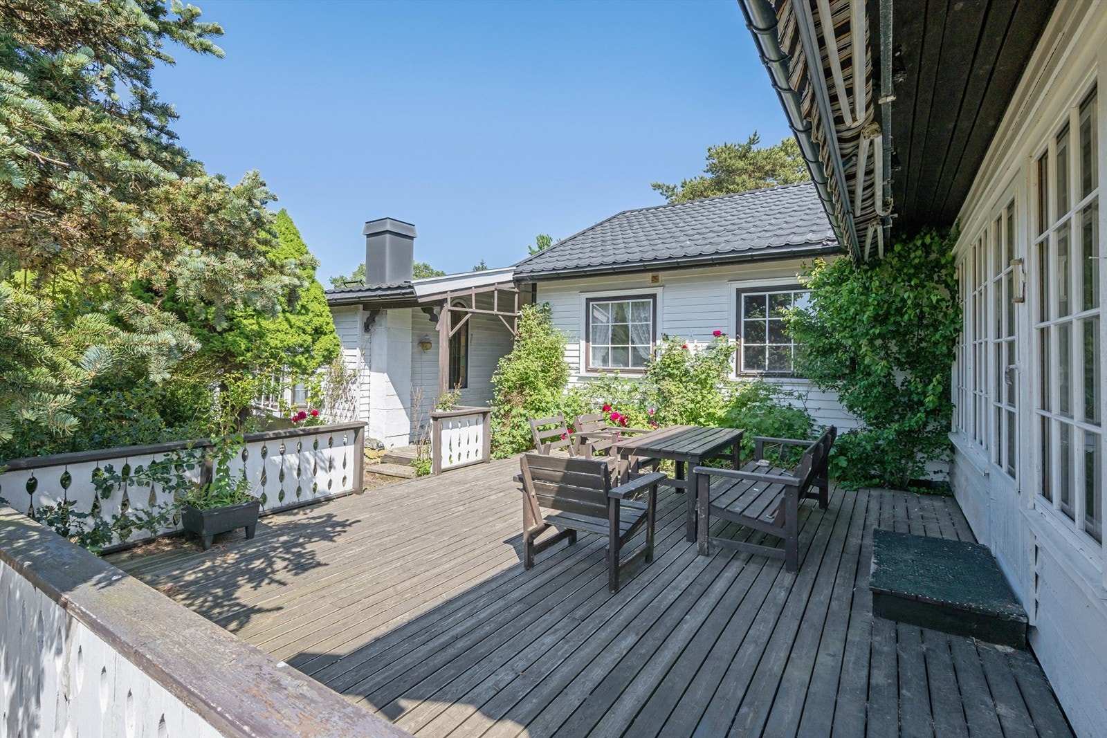 Inngang og uteplass Galleribilde