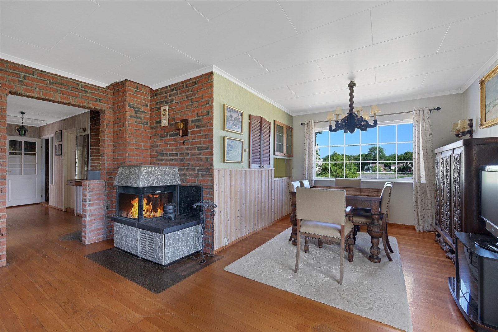 Lys, stor stue med god plass til spisestue Galleribilde