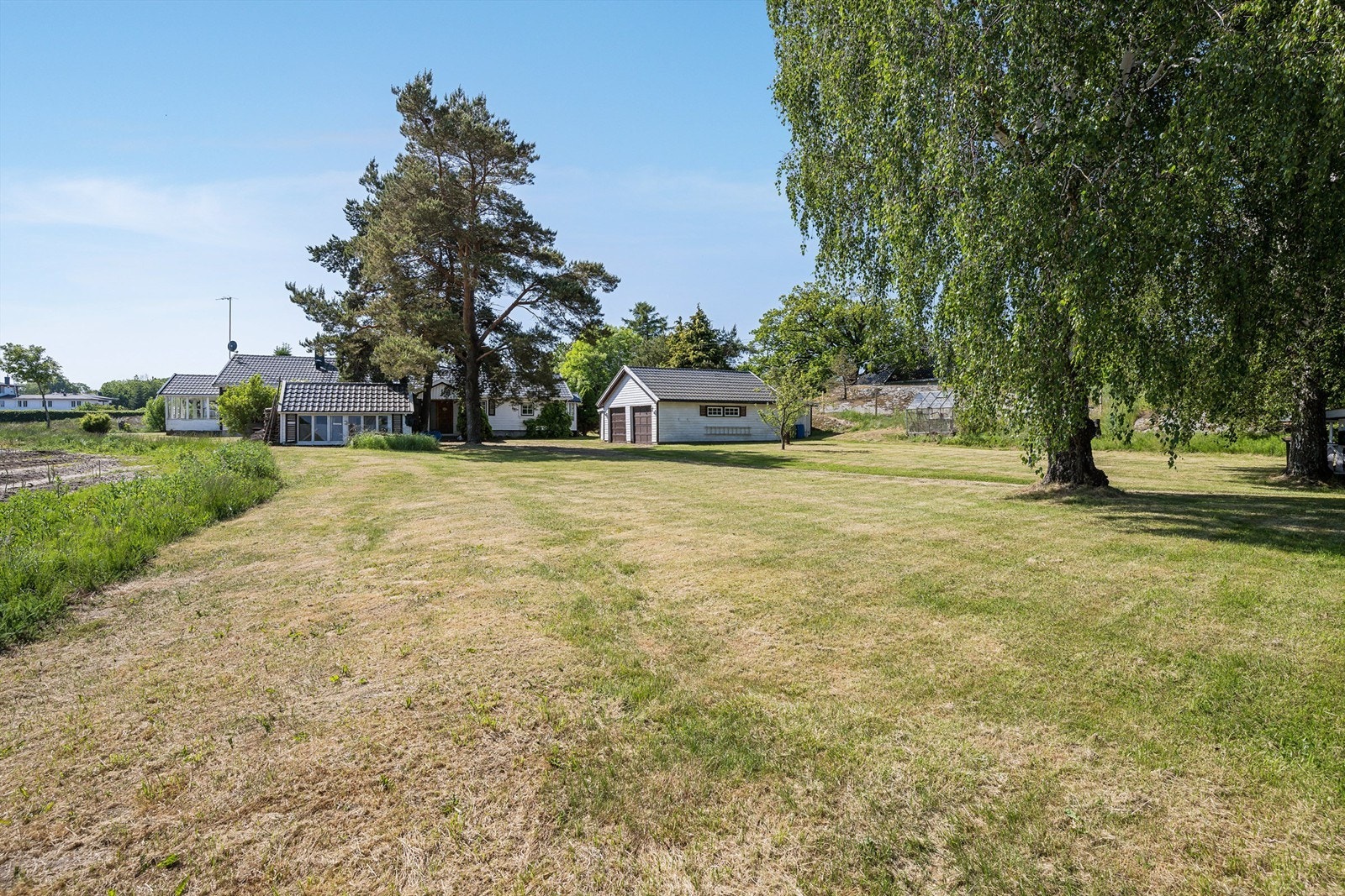 Her er det vakre turområder og hyggelige badesteder, blant annet Lilleskagen i nord, Hvasser Syd og Fynsletta for å nevne noen. Galleribilde