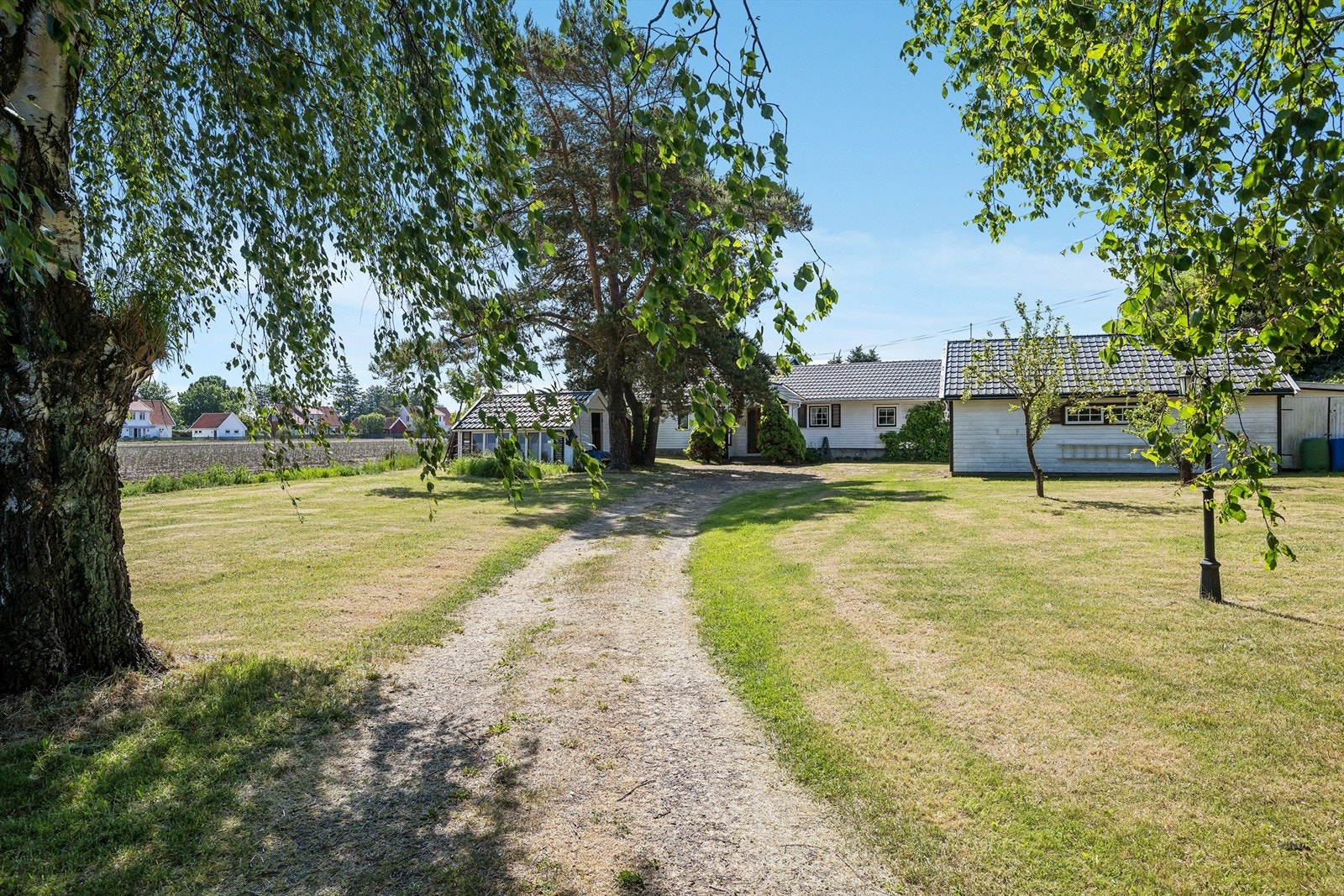 Hvasser er den nest største øya i kommunen og er et populært ferieparadis for mange, og ikke minst er øya kjent for sin unike kontakt med skjærgården og havet. Galleribilde