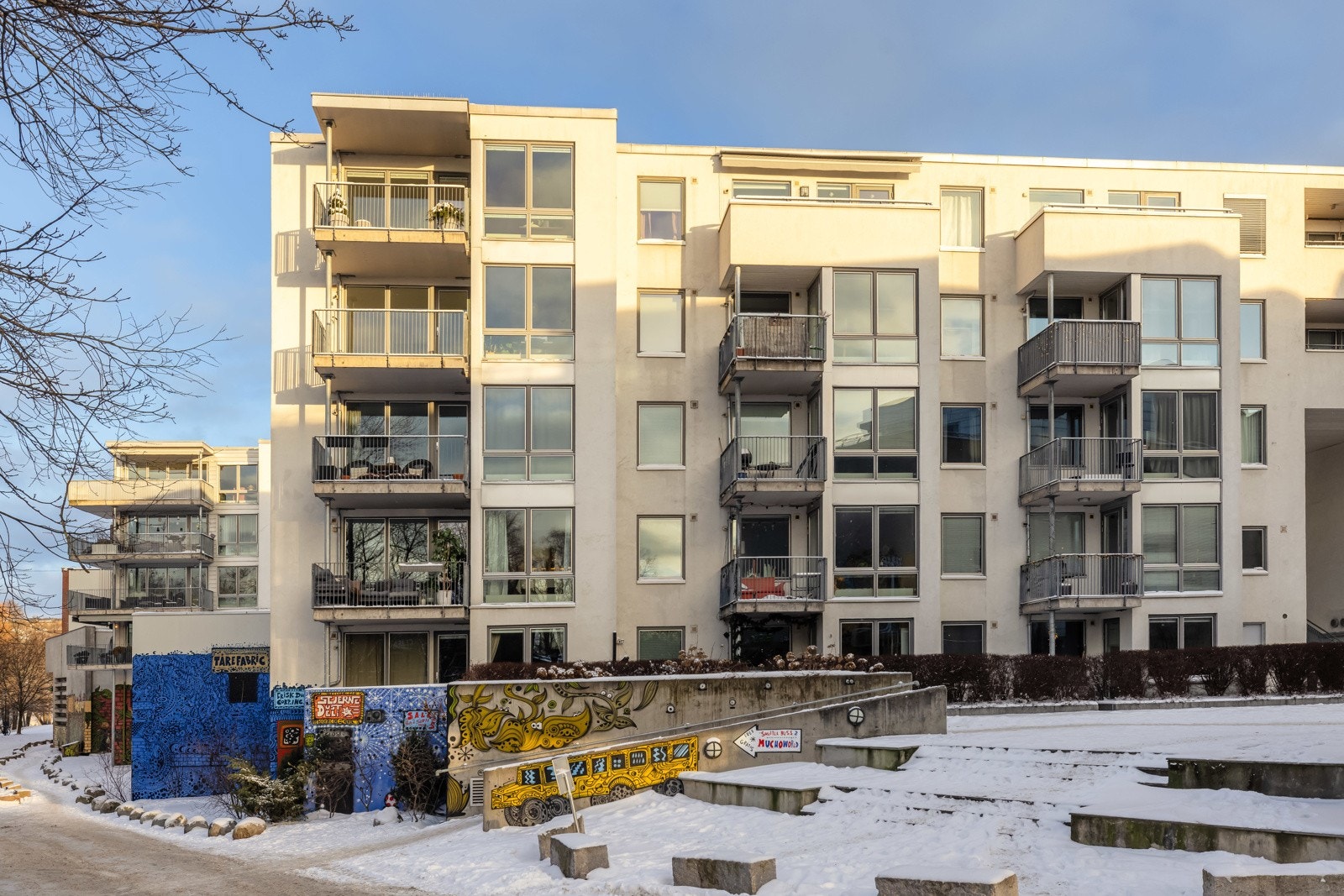 Leiligheten ligger rett ved Akerselva, i et attraktivt og sentralt område på Torshov. Området byr på gode kollektivforbindelser, nærhet til flere parker, samt et variert utvalg av butikker, kaféer og servicetilbud. Galleribilde