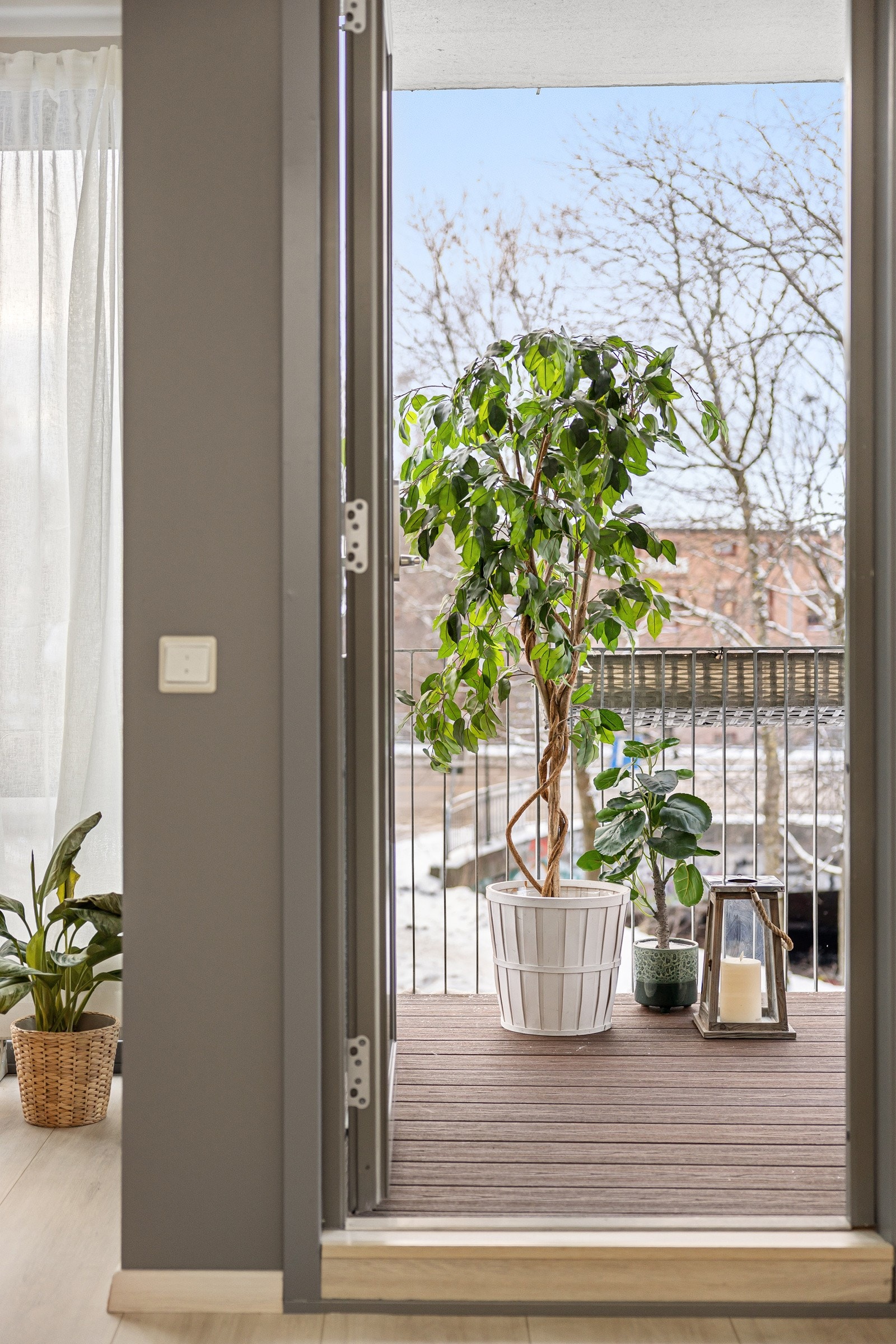 Fra stuen har du utgang til en flott og solrik sydvestvendt balkong på ca. 6m². Galleribilde