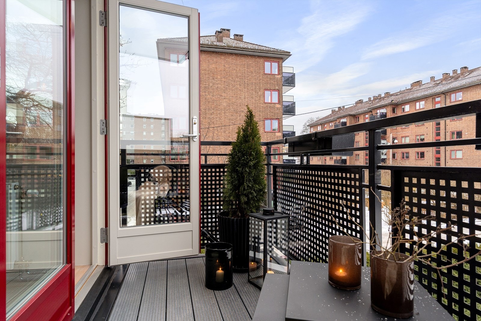 Leiligheten byr på en herlig vestvendt balkong på ca. 4 m² med utsikt mot borettslagets hyggelige fellesarealer. Galleribilde