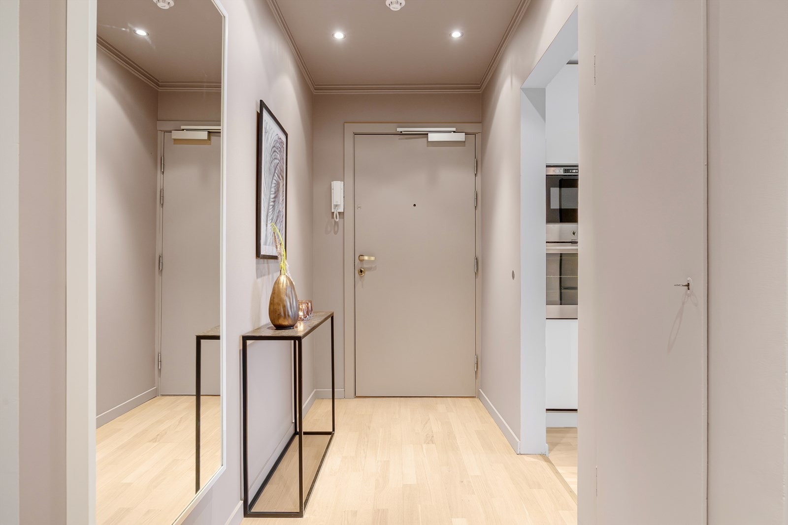 Fra gangen er det adkomst til kjøkkenet. Galleribilde