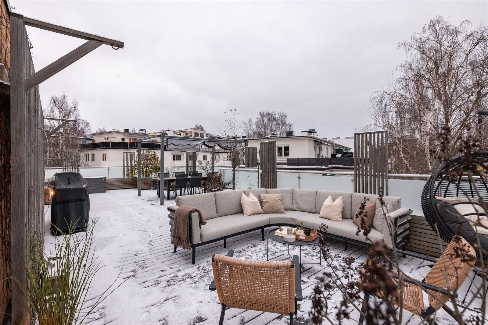 Takterrasse med adkomst fra stue, på ca. 90 m². Galleribilde