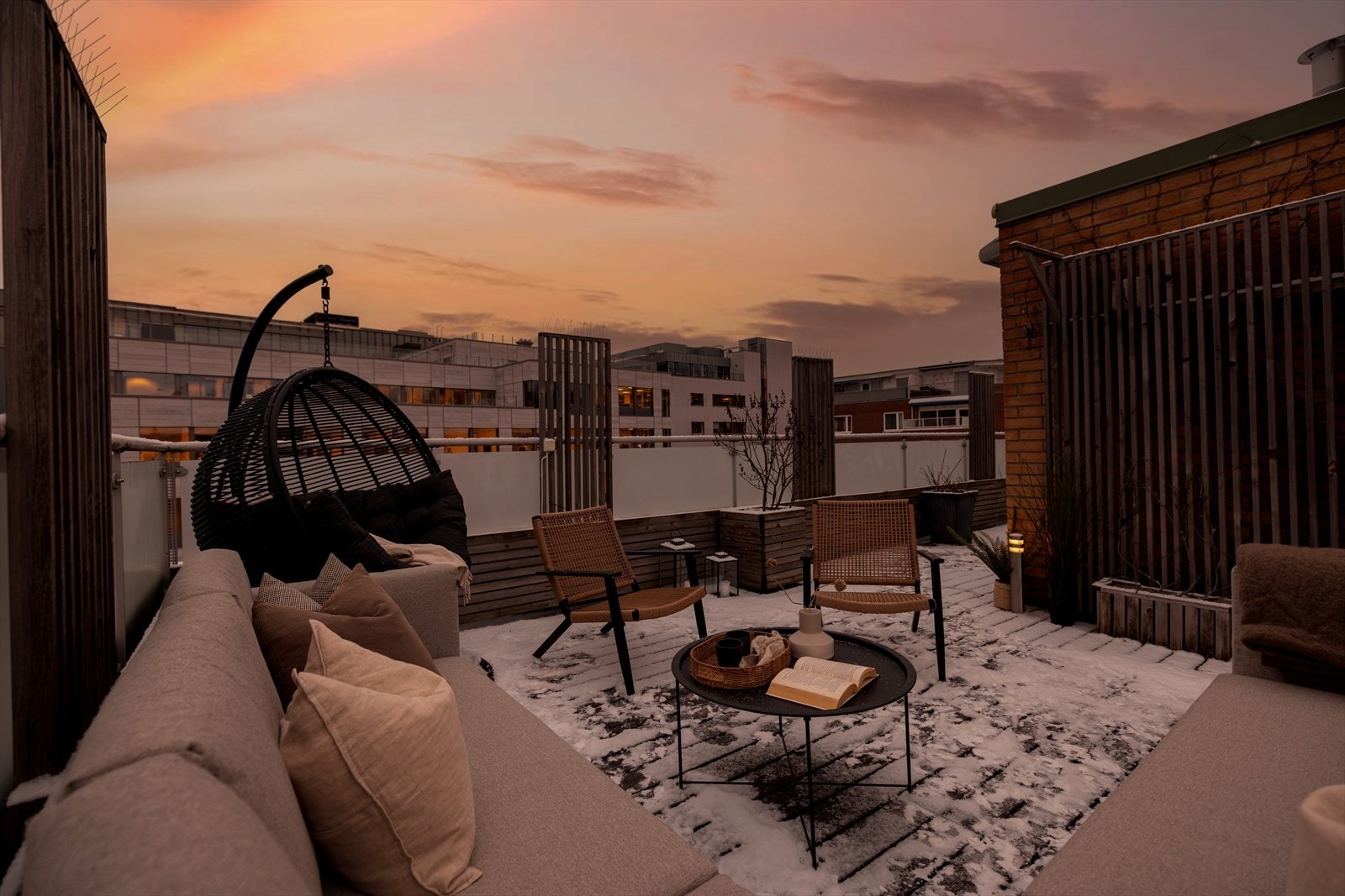 På takterrassen kan sene kvelder nytes. Galleribilde