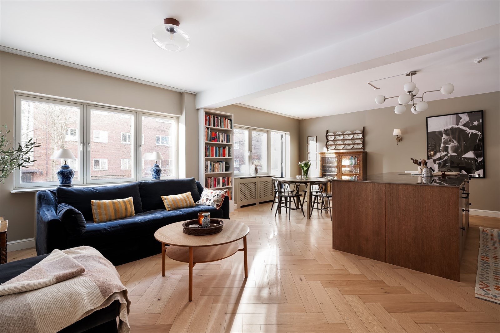 Irina Bjørnhaug v/Nordvik har gleden av å presentere denne lekre 3-roms leiligheten beliggende idyllisk til på Marienlyst med Marienlystparken som nærmeste nabo. Foto: Chris Borowiak Galleribilde