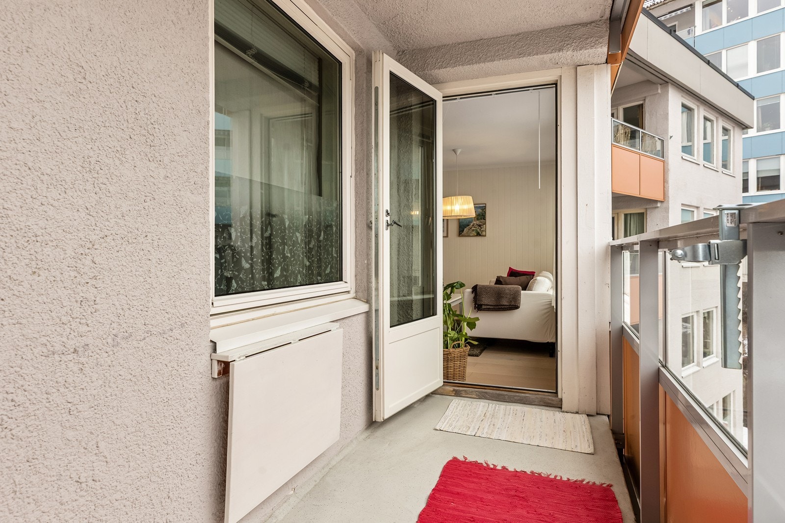 Utgang fra stuen. Galleribilde