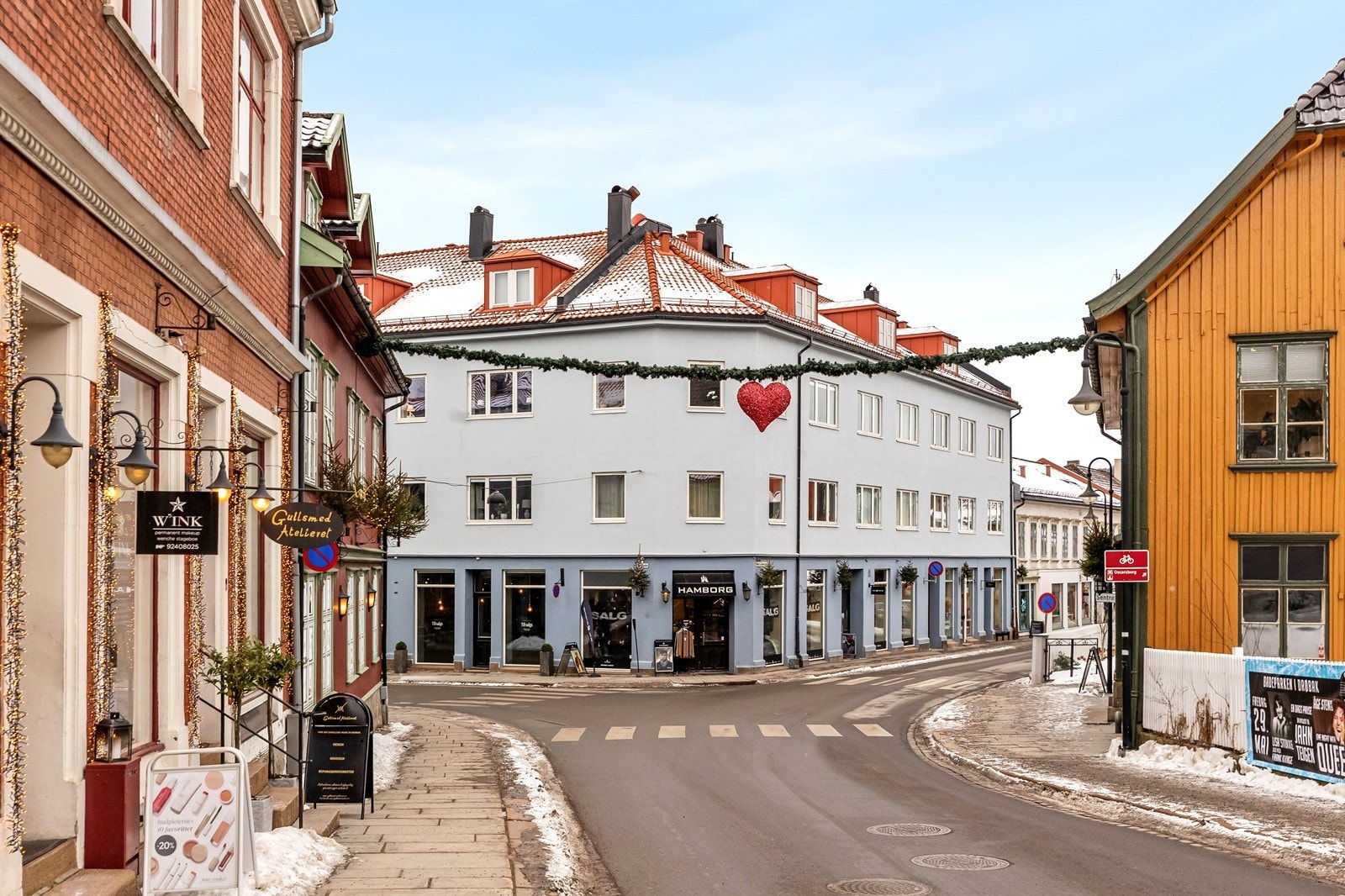 Leiligheten er et steinkast unna Drøbak torg og sentrums idylliske gater med butikker og kafeer. Ca. 3-4 minutter til stranda! Galleribilde
