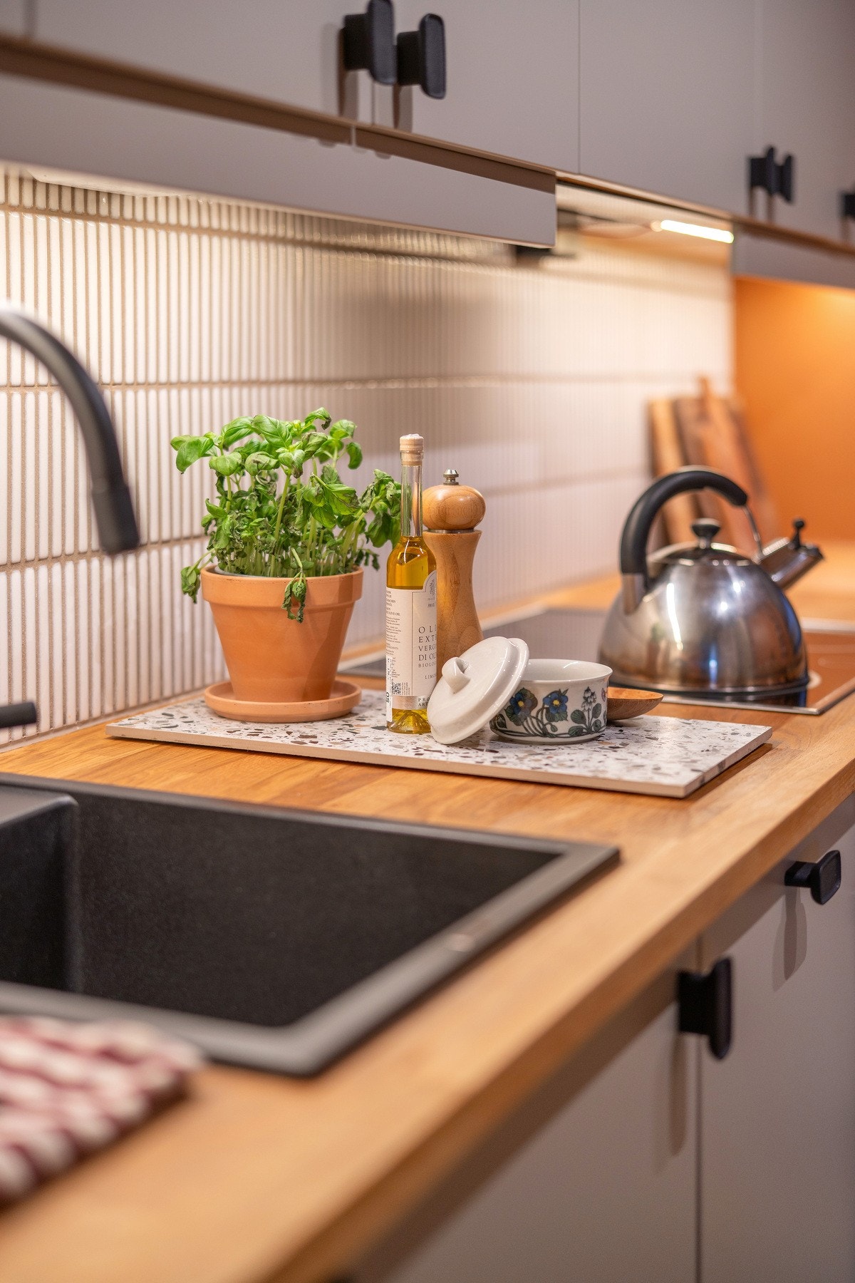 Pene fliser over benkeplaten Galleribilde