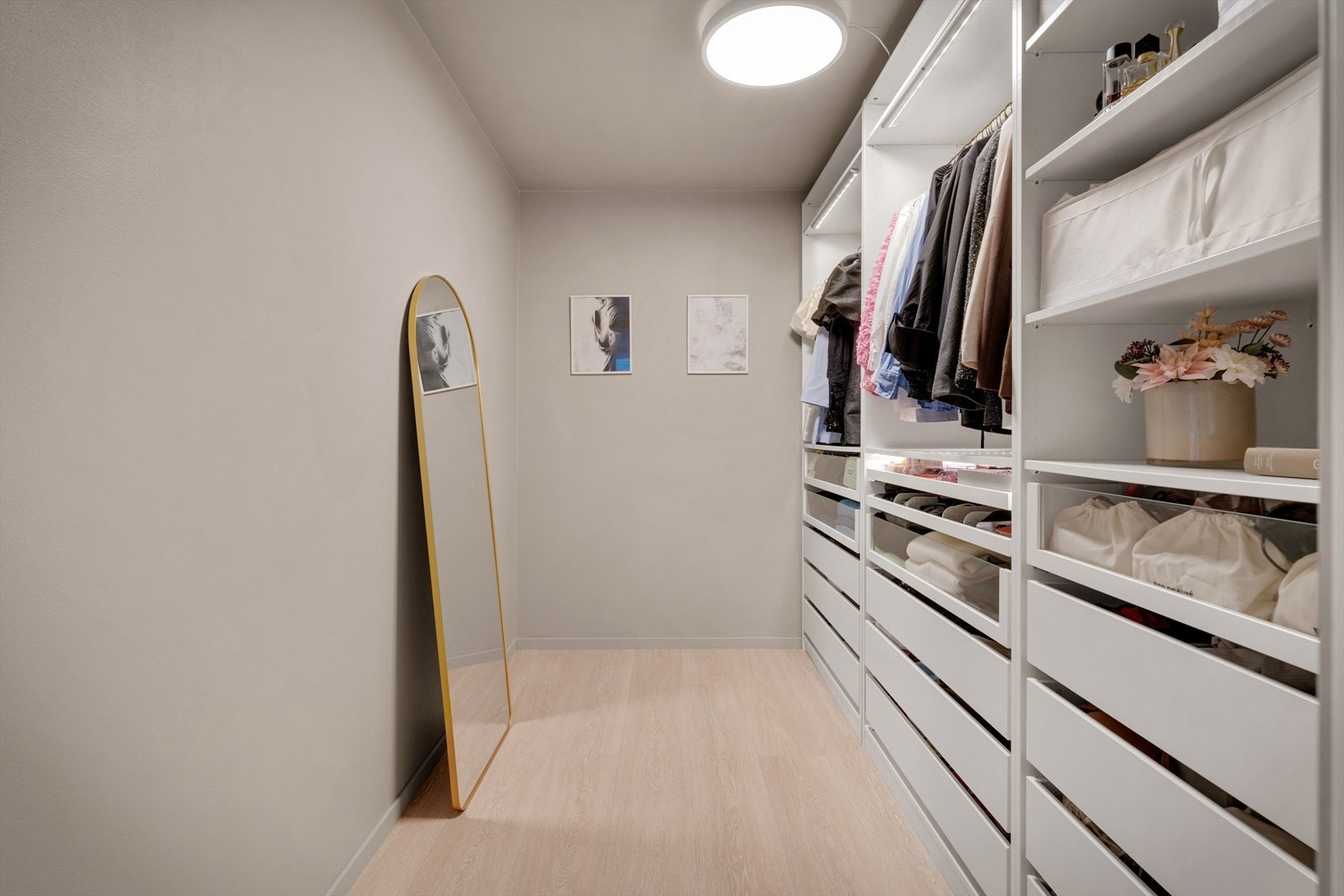 - Omkledningsrom på 6,3m² - Galleribilde