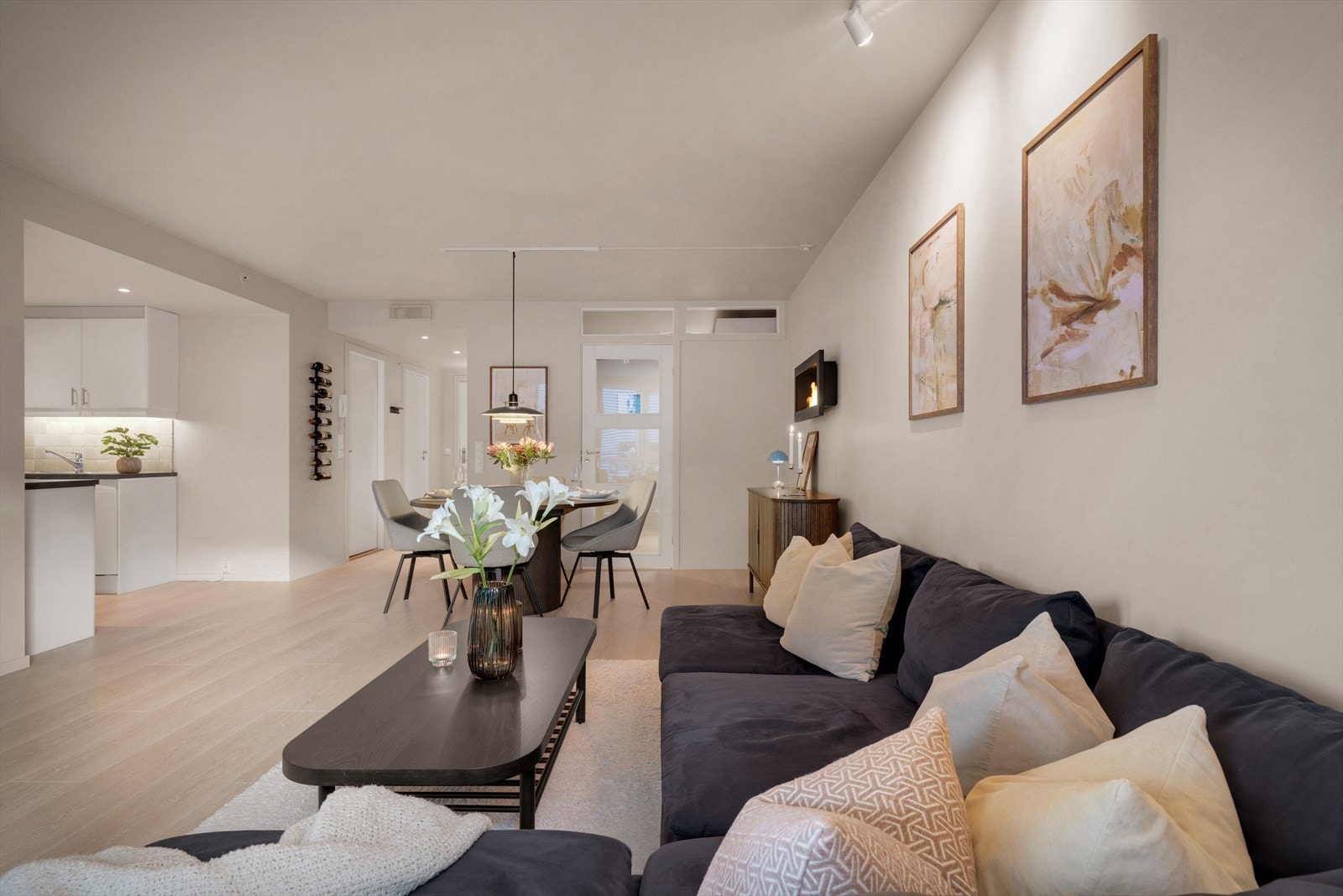 - Merk listefri overgang mellom vegger og tak som sørger for et sømløst og moderne uttrykk - Galleribilde