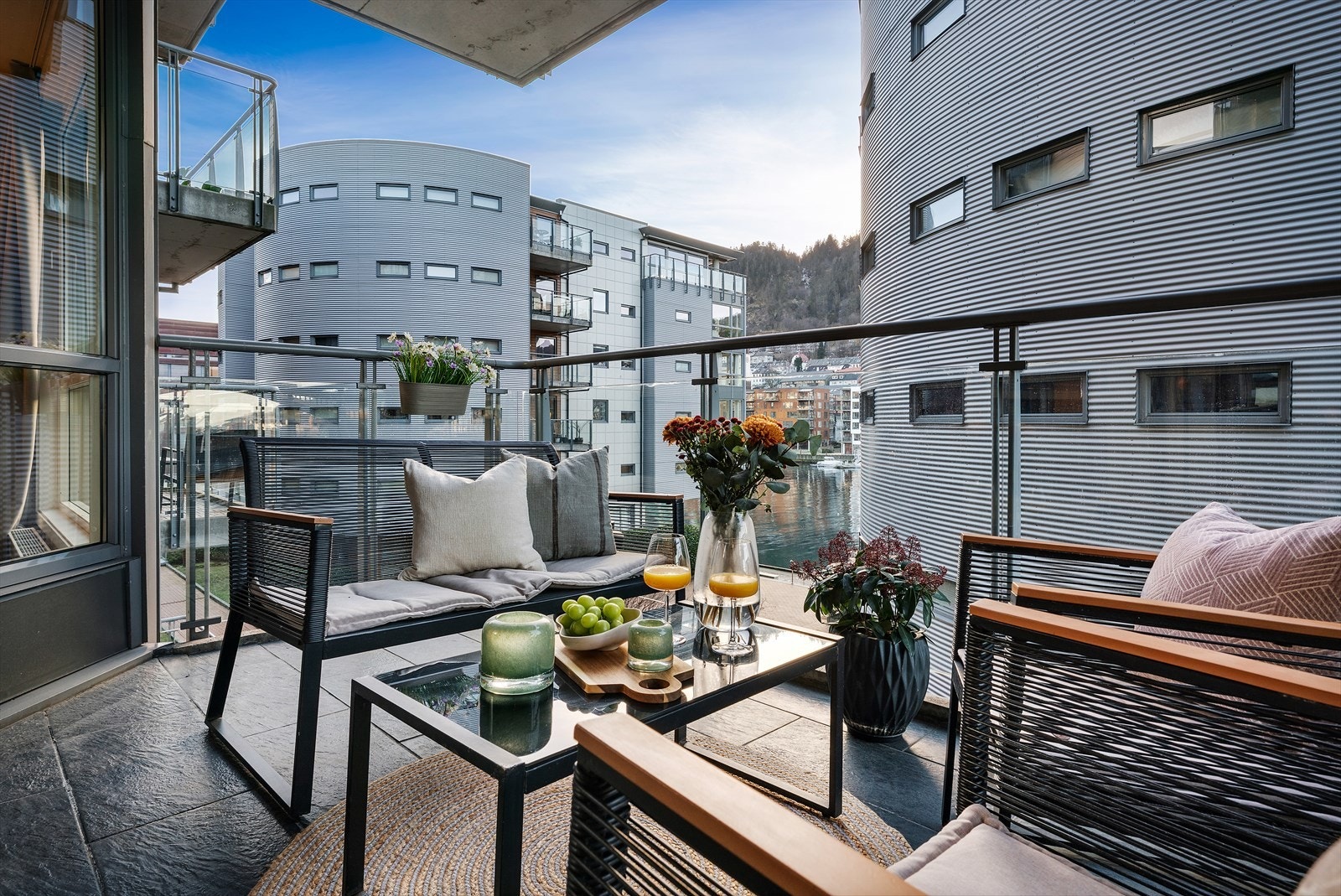 - Puddefjorden borettslag har egen brygge, bilfrie fellesarealer og har nylig investert i ny baderampe - Galleribilde