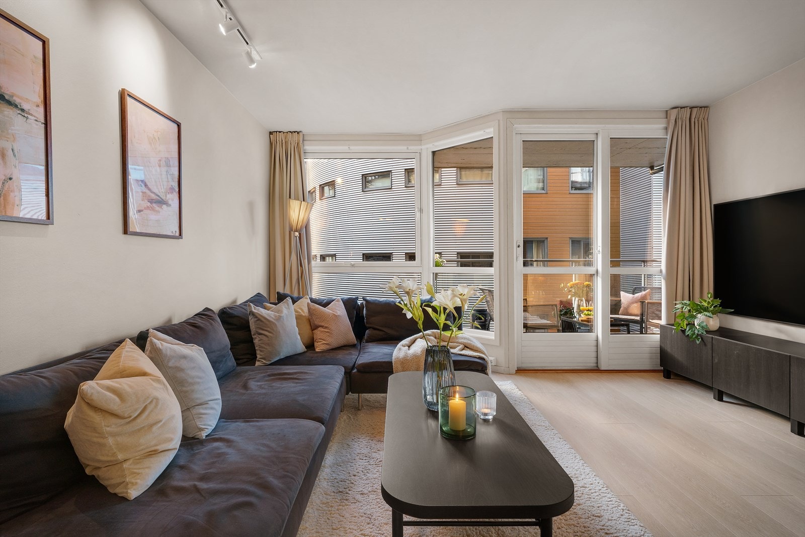 - Leiligheten har balansert ventilasjon, noe som bidrar til bedre luftkvalitet, innemiljø og energieffektivitet - Galleribilde