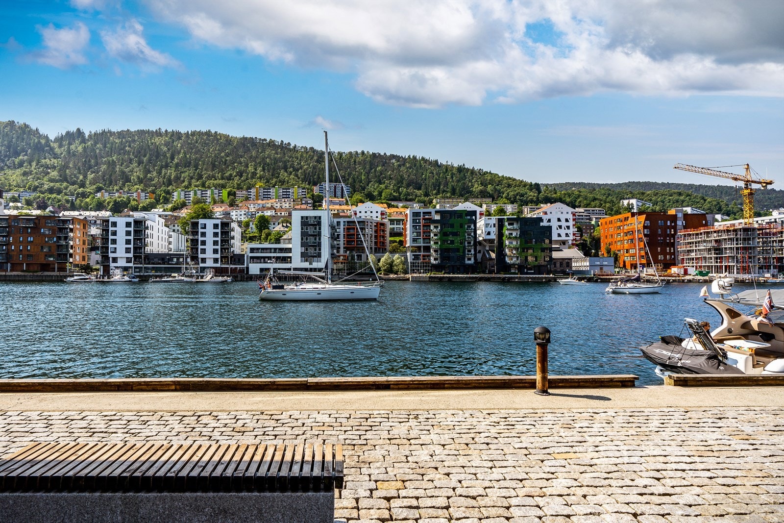 - En tur over vannet vil og bringe deg til et av Bergens syv-fjell, Løvstakken - Galleribilde