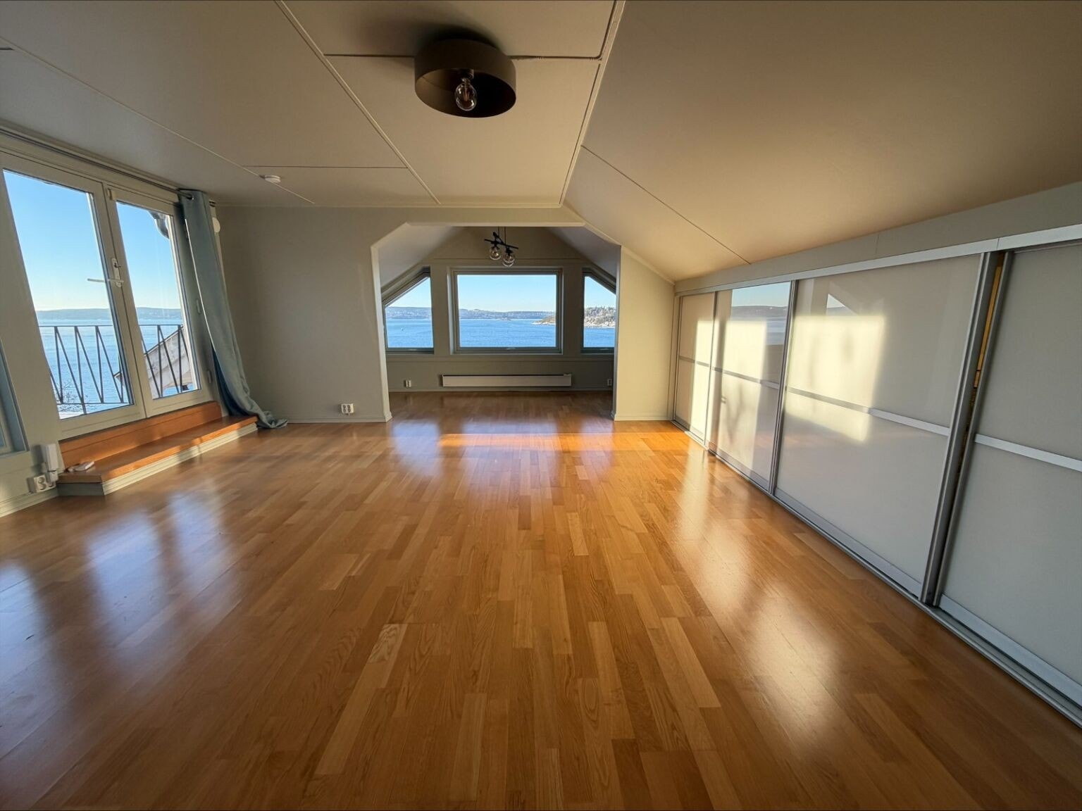 Soverom 5 eller loftstue med utgang til terrasse Galleribilde