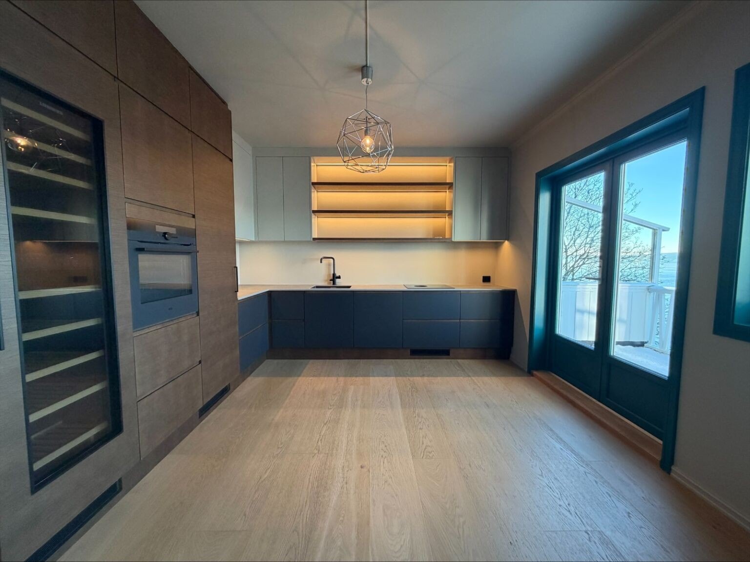 Kjøkken med integrerte hvitevarer Galleribilde