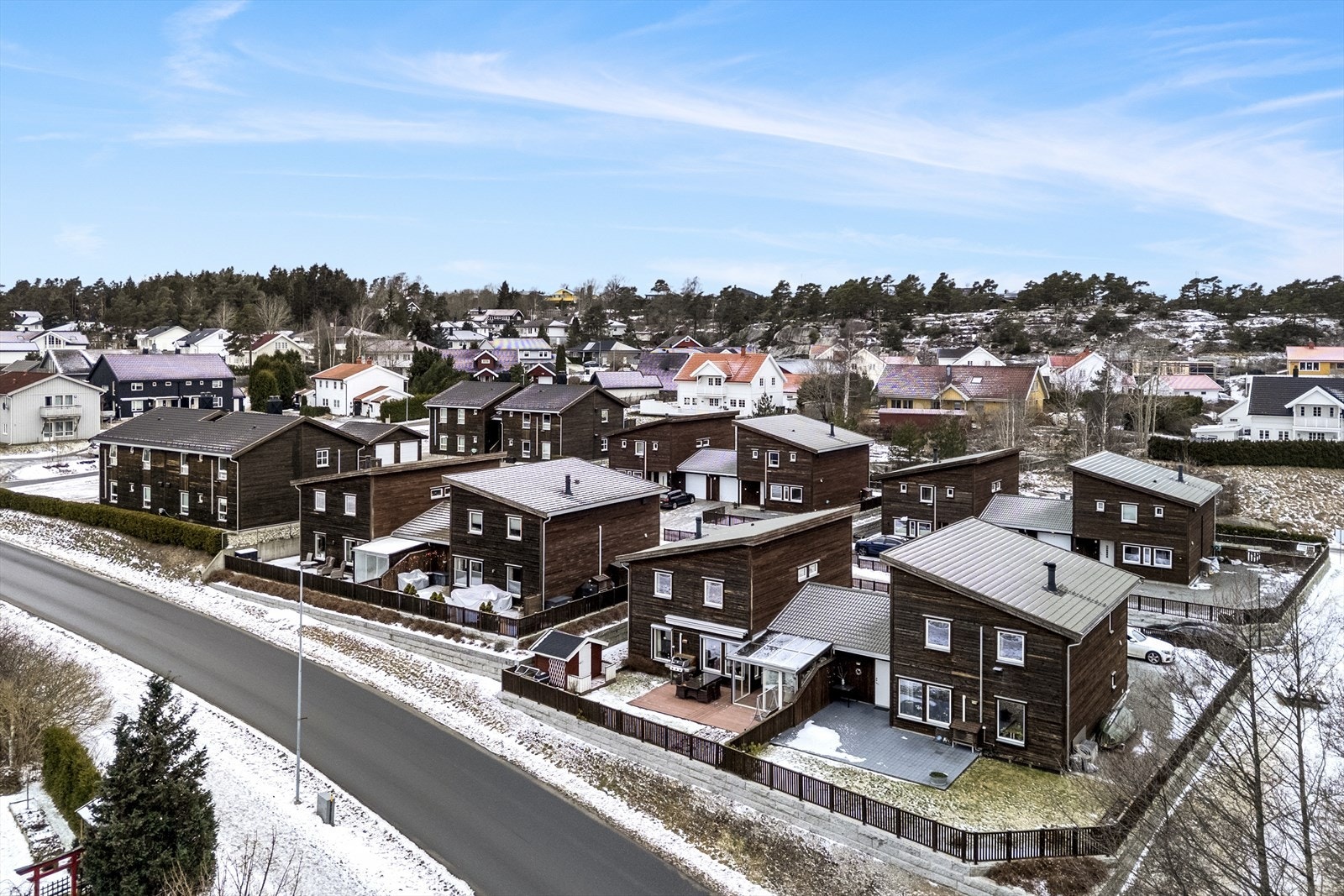 Eiendommen ligger i et barnevennlig område med kort vei til både Rød barneskole og Gressvik ungdomsskole. Galleribilde