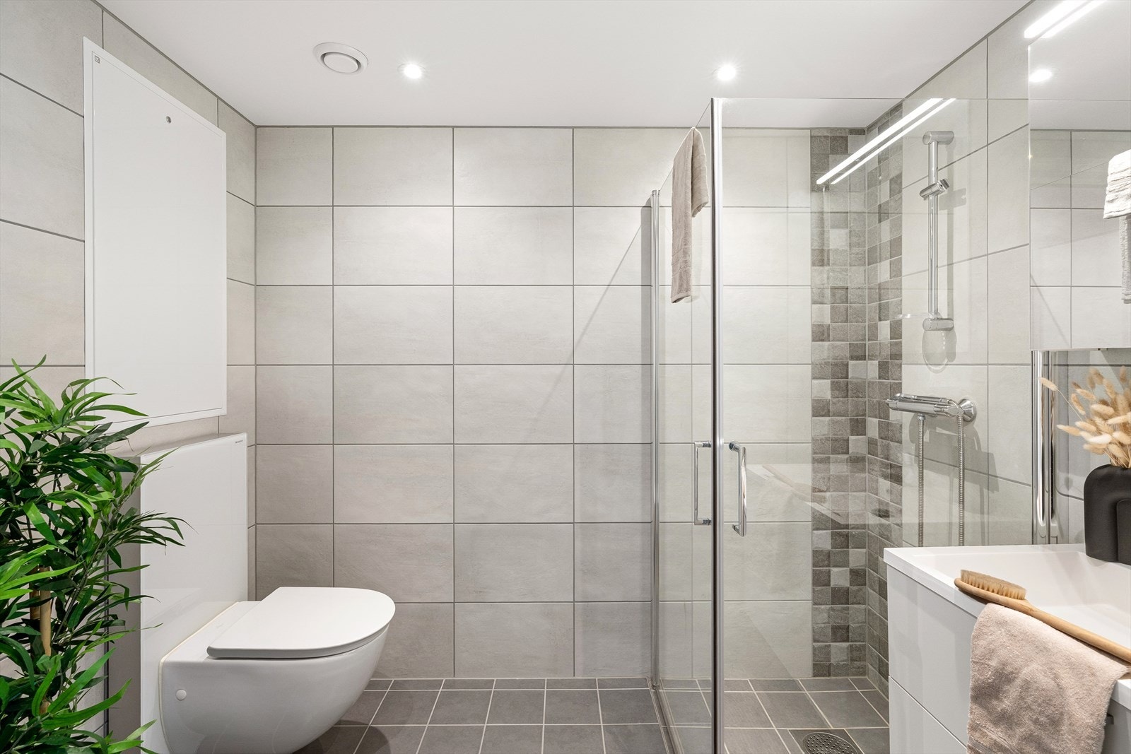 Lekkert helfliset bad med varme i gulv. Galleribilde