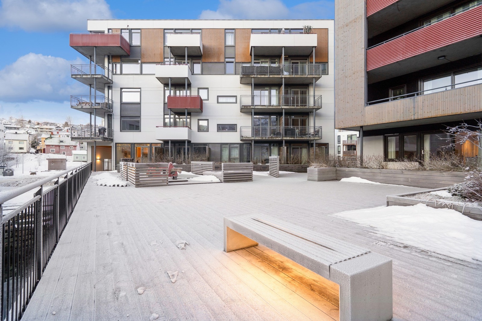 Her bor du med andre ord midt i smørøyet med korte avstander til både naturen og Tromsøs pulserende byliv! Galleribilde