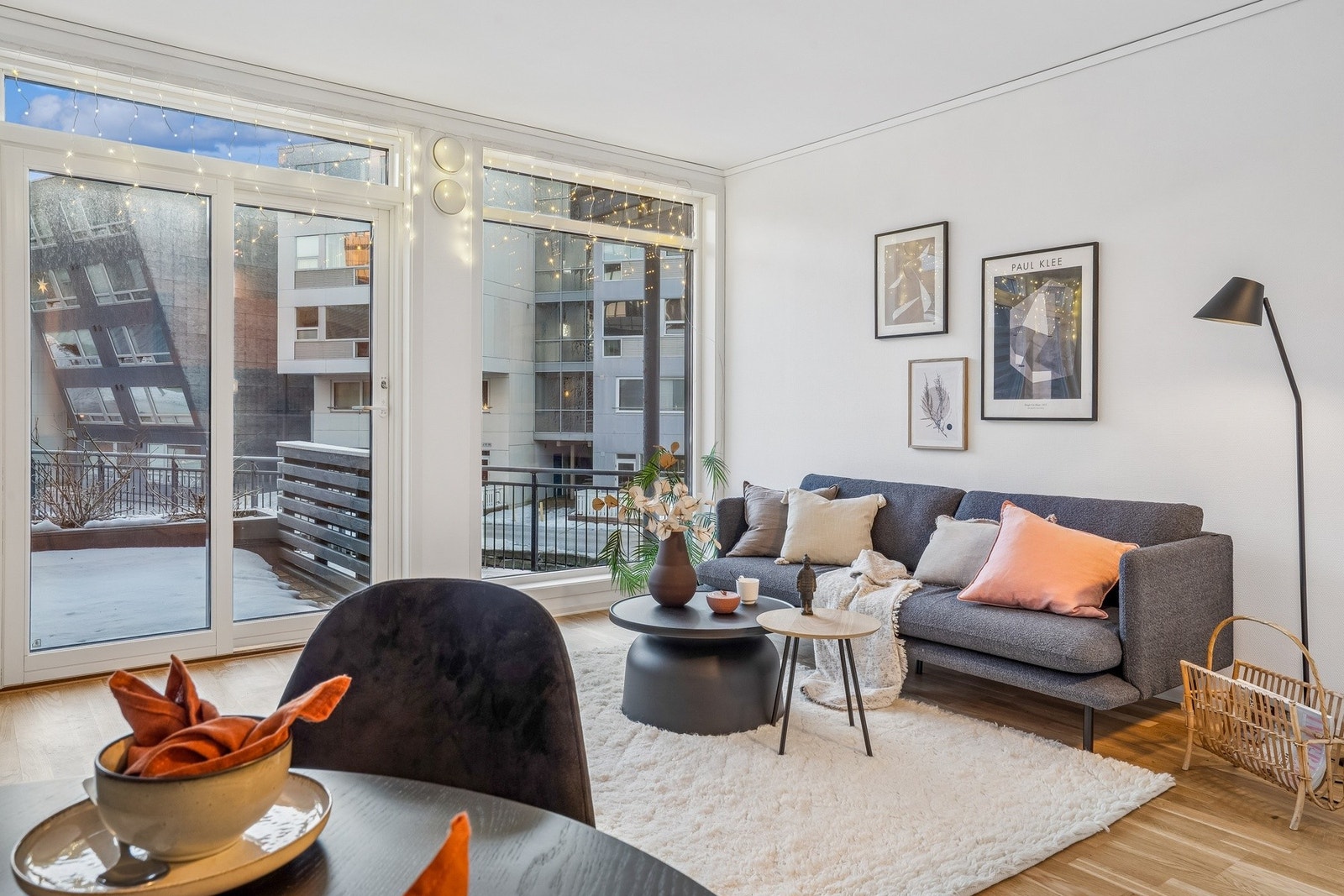 I tillegg har den store vinduer, som gir godt med naturlig lys og fine utsiktsforhold. Galleribilde