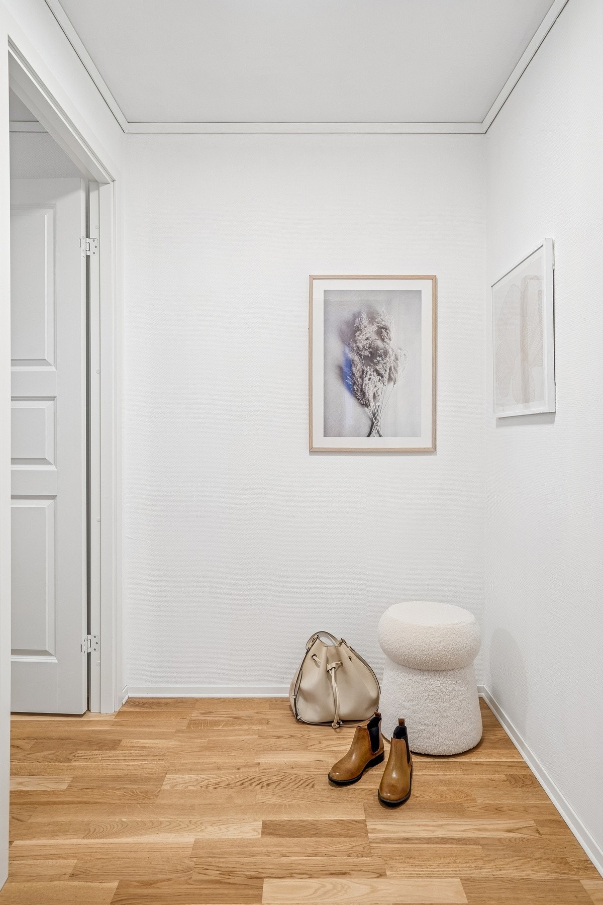 Fra gangen er det inngang både til soverom og bad. Galleribilde