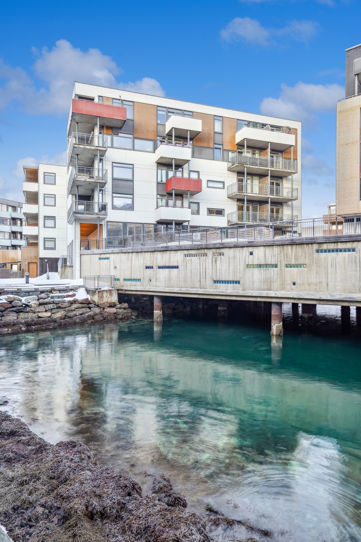Leiligheten ligger på Strandkanten, like sør for Tromsø sentrum. Galleribilde