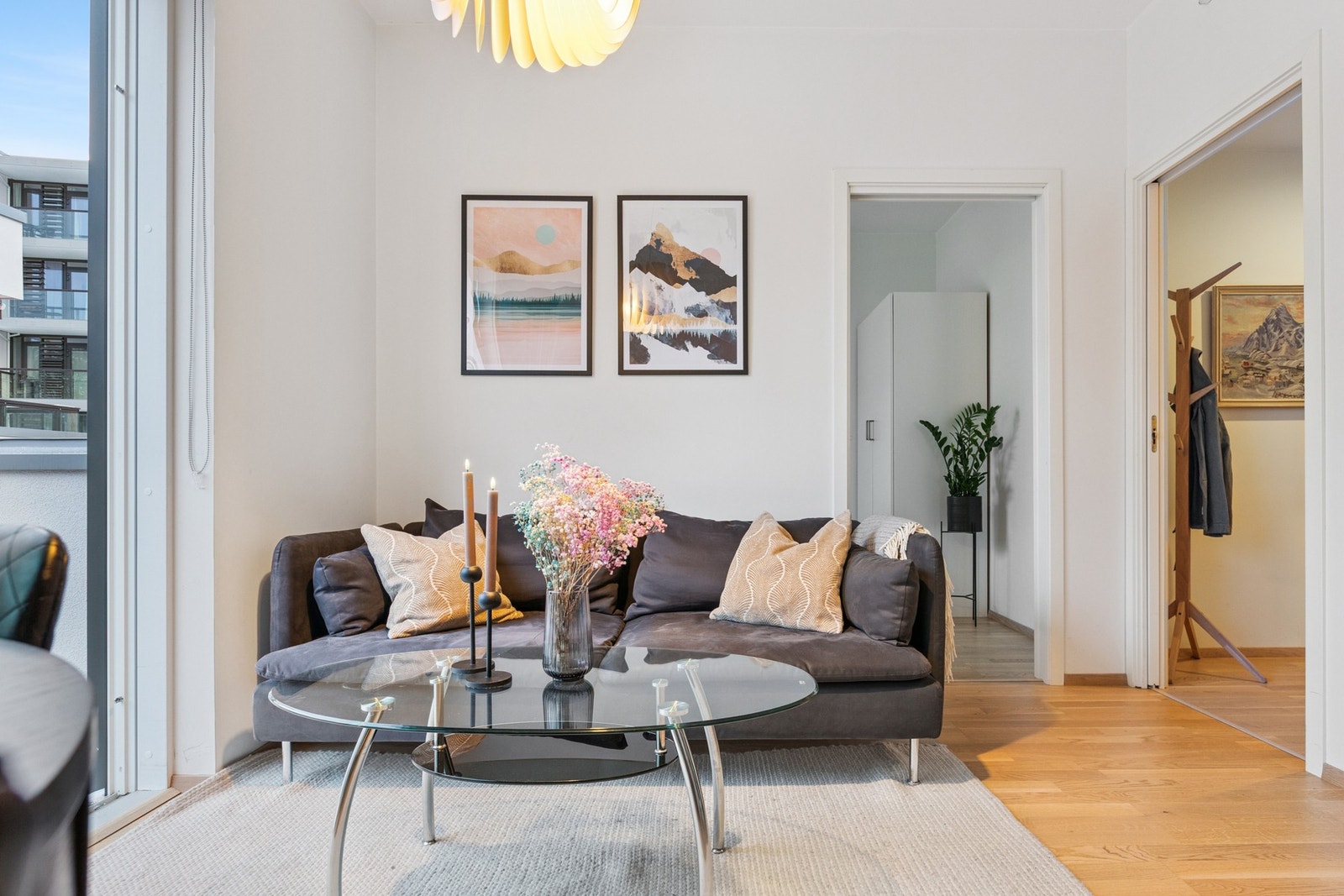 Leiligheten egner seg godt for én person, et samboerpar eller to studenter som ønsker å bo praktisk og sentralt. Galleribilde