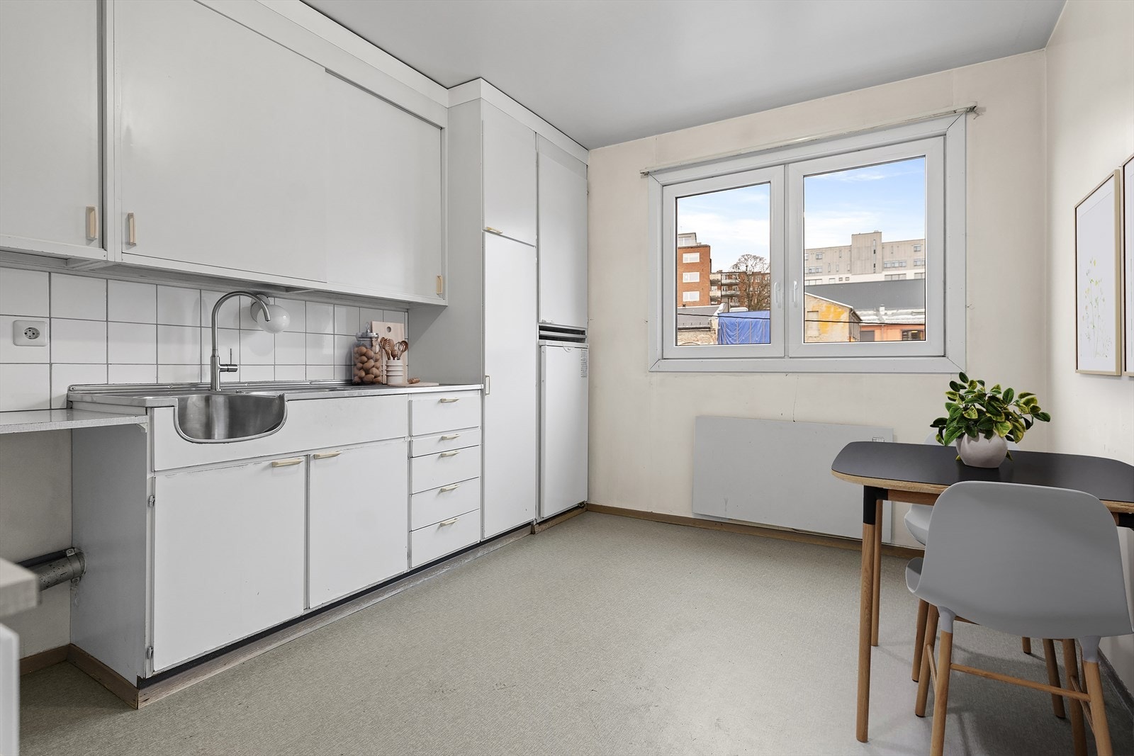 Separat kjøkken. Rommet er delvis digitalt stylet og ment som illustrasjon. Galleribilde