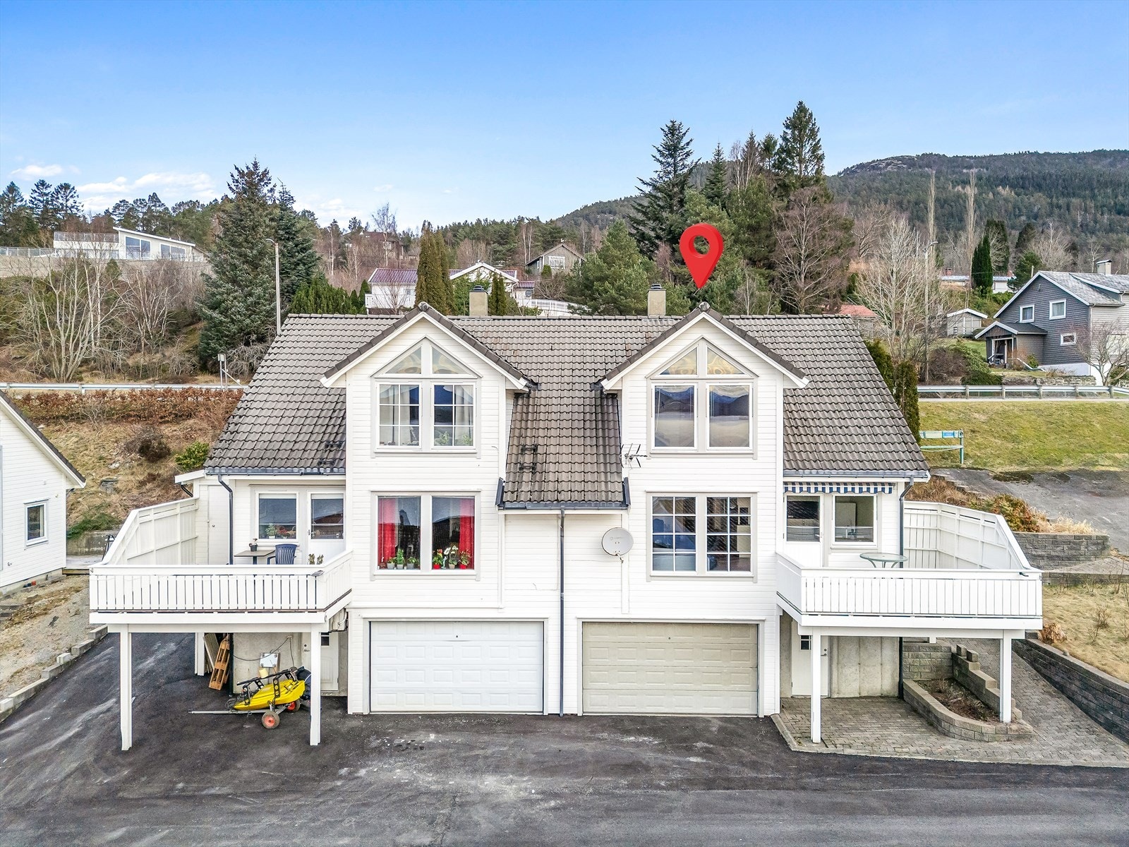 Vertikaldelt delt, del av tomannsbolig - oppført i 2008 Galleribilde