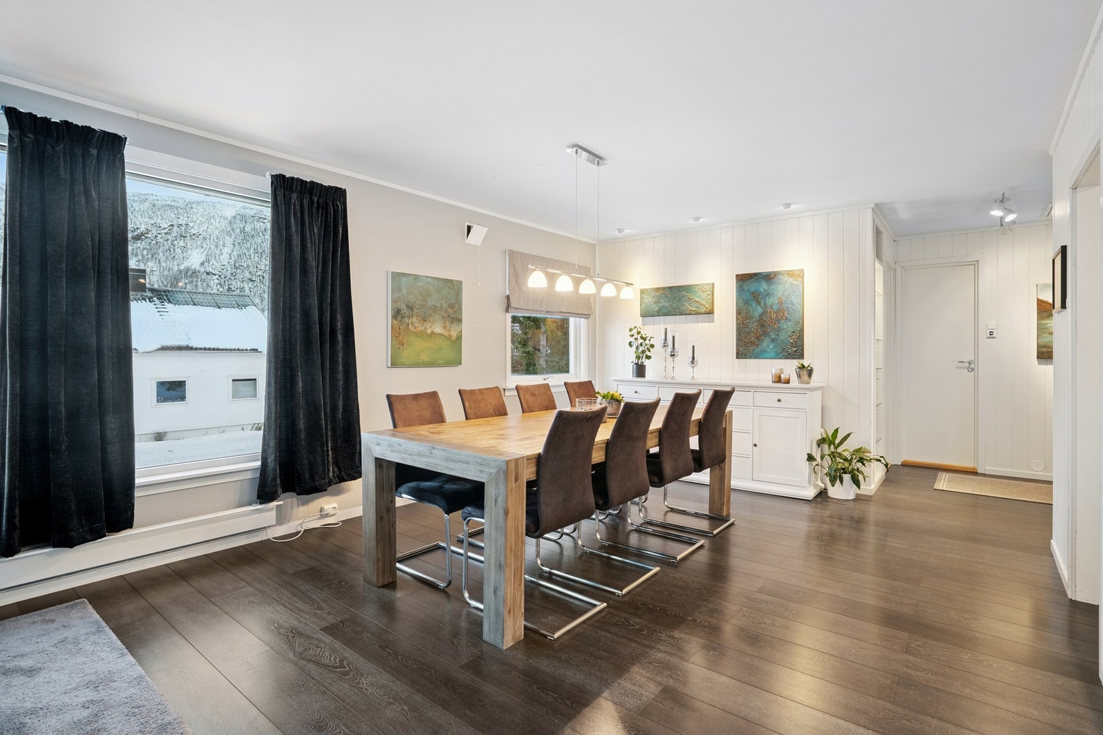 Fra gangen så kommer man inn i stuen. Galleribilde