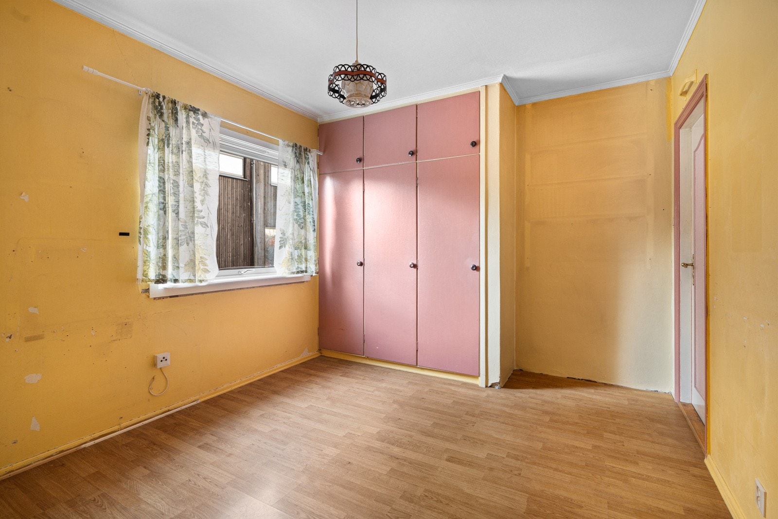 Her får du to romslige soverom på 13 og 11 kvm, begge med gode muligheter for modernisering. Galleribilde