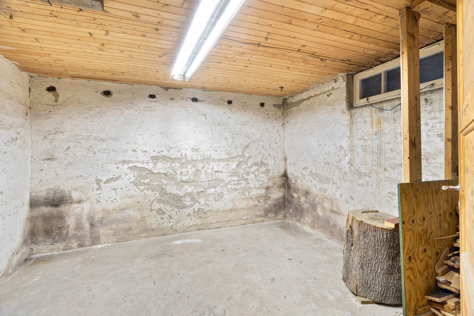 Her får du store rom med potenisal, rommene i kjelleretasjen er ikke godkjent for varig opphold. Galleribilde