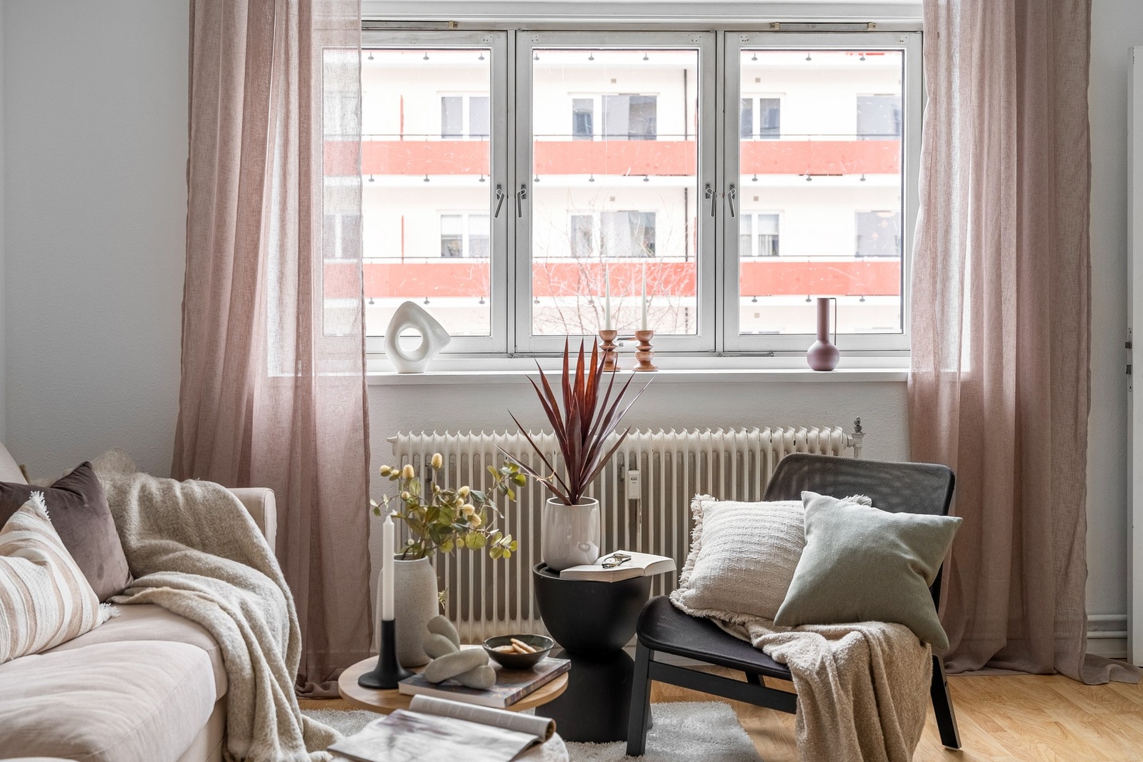 Fyring, varmtvann og bredbånd er inkludert i felleskostnadene, noe som er med på å holde bokostnadene nede. Galleribilde