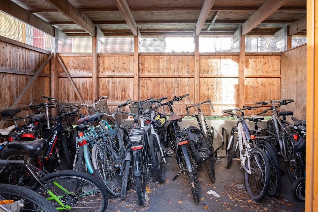 Felles sykkeparkering Galleribilde